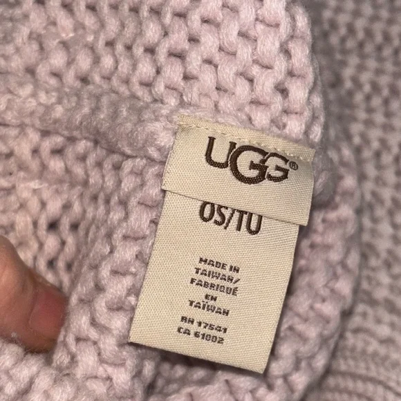 UGG infinity scarf & Pom Pom beanie lilac color UGG infinity scarf & Pom Pom beanie lilac color Hats main image 4